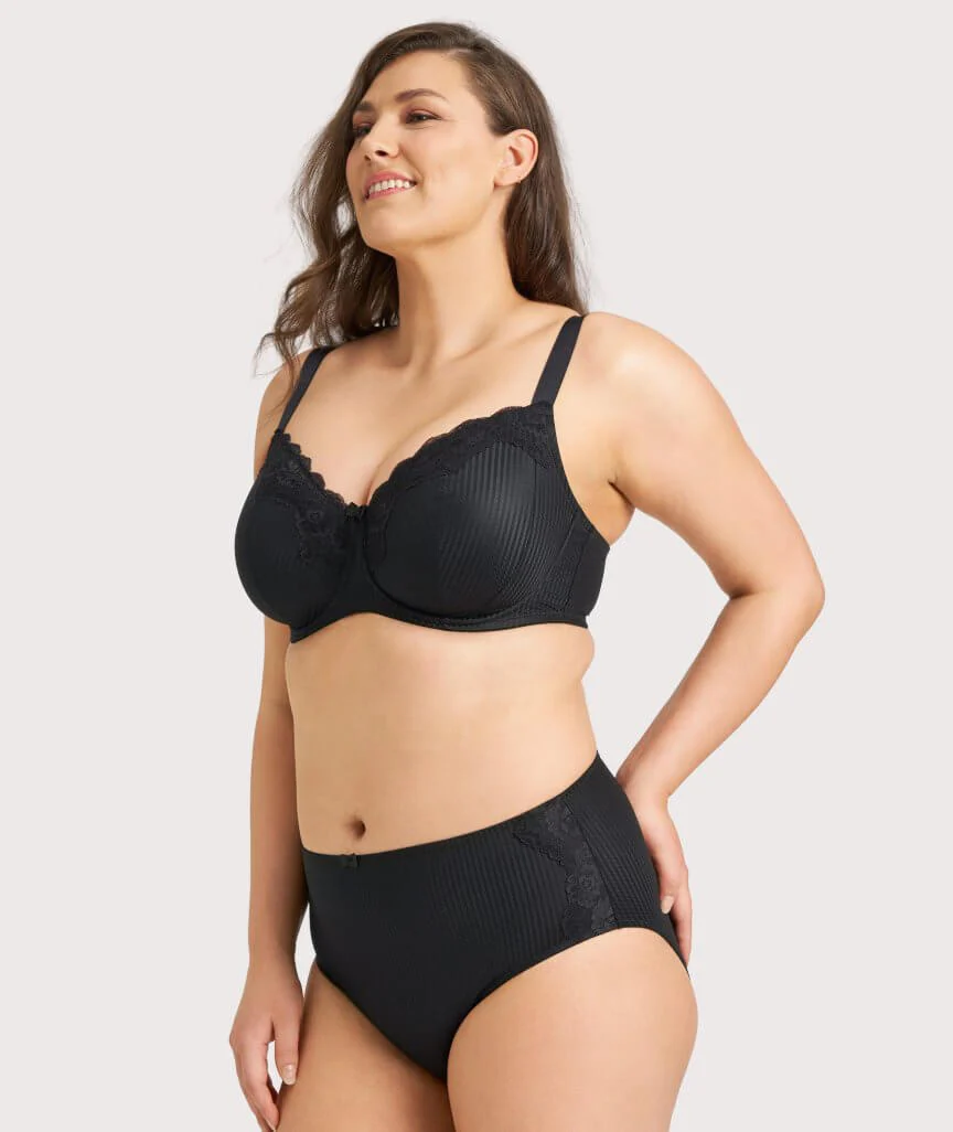 Ava & Audrey Jacqueline Minimiser Full Cup Underwire Bra - Black - Image 9