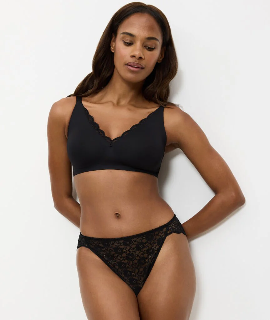 Triumph Amourette Wire-Free Minimizer Bra - Black - Image 4